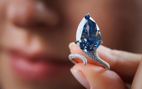 الماس آبی Mellon Blue با وزن ۹.۵۱ قیراط در حراج کریستیز ژنو